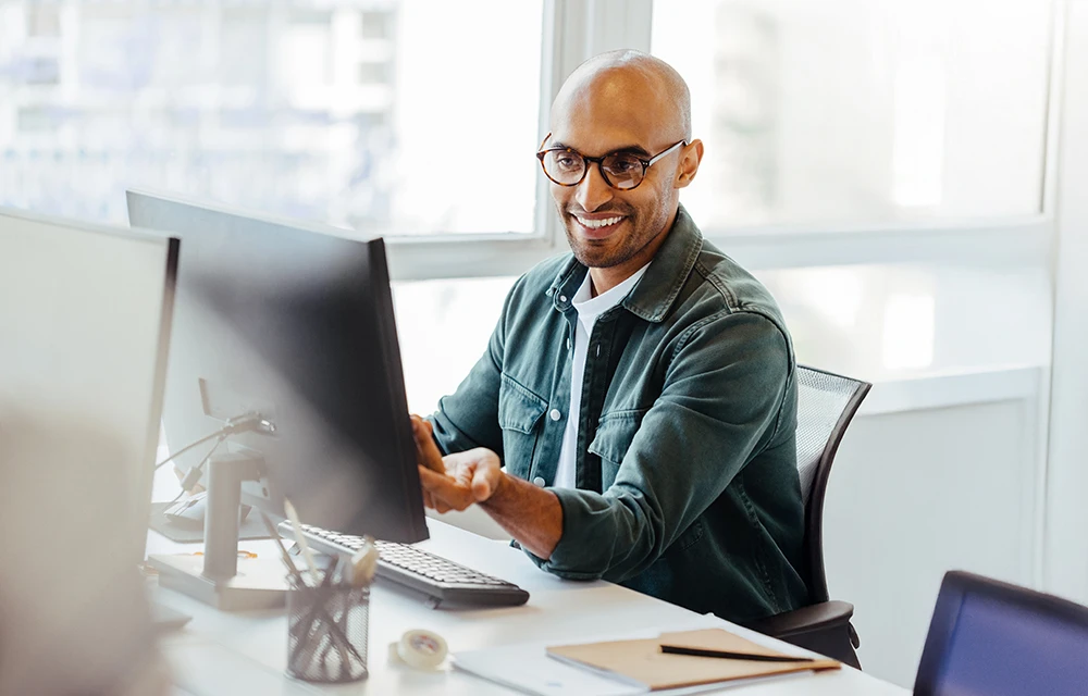 Software engineer using a computer.